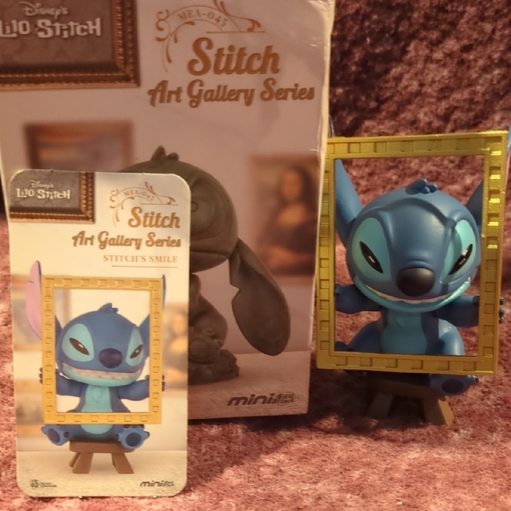Disney Stitch Art Gallery Series Figurine - Blue and Gold
